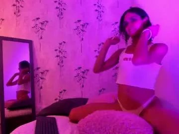 lola_cocks on Chaturbate