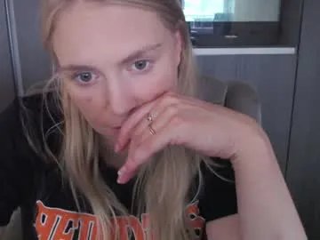 siswet19 on Chaturbate