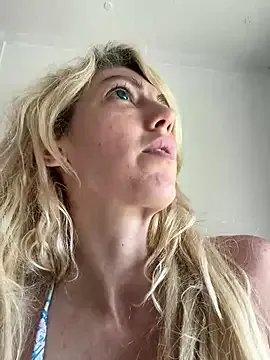 CelestialRuby on StripChat