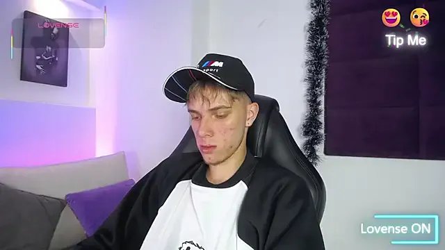 Robbin_Blaze on StripChat